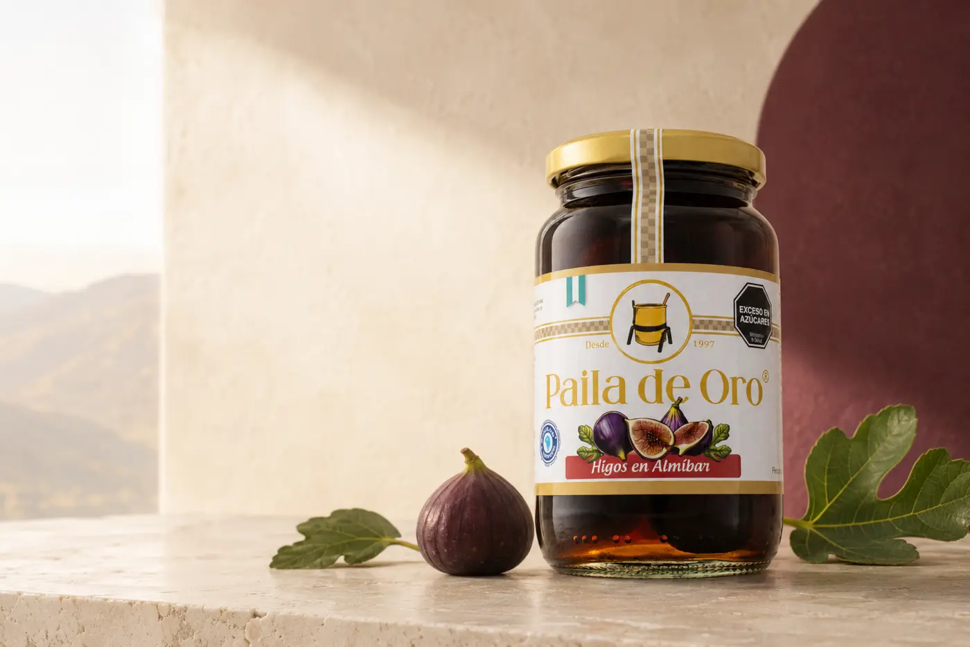 Frasco de higos en almíbar Paila de Oro en una escena serrana