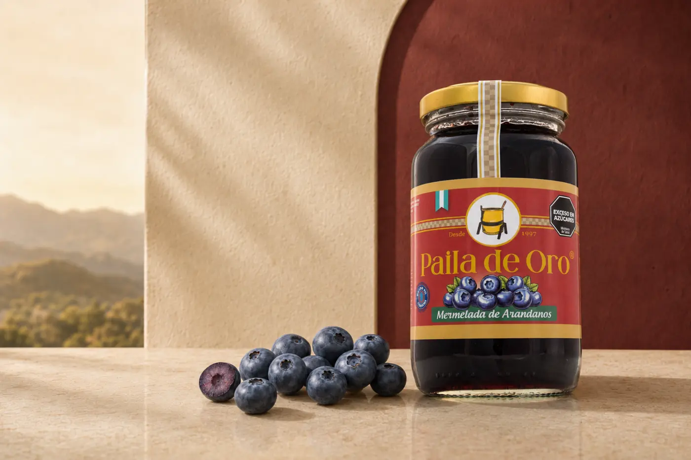 Frasco de mermelada de arándanos Paila de Oro con arándanos frescos
